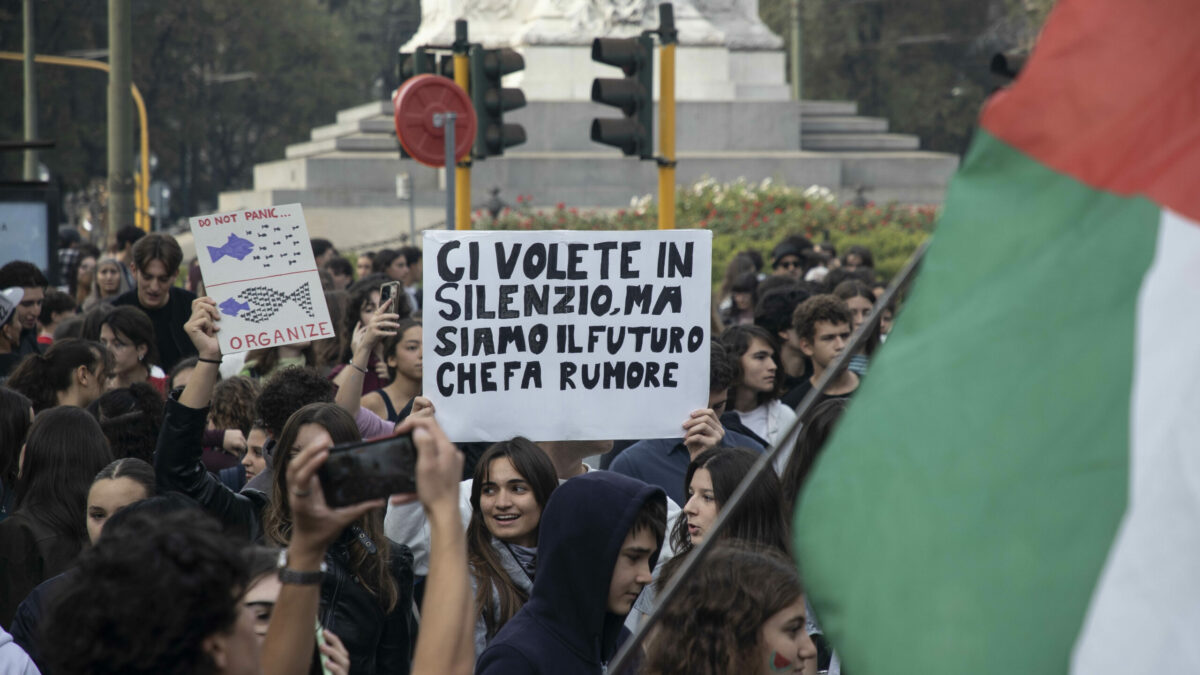 avellino assenza ingiustificata e sanzioni per gli studenti che hanno scioperato dopo le polemiche il preside fa marcia indietro da Ilfattoquotidiano.it avellino assenza ingiustificata e sanzioni per gli studenti che hanno scioperato dopo le polemiche il preside fa marcia indietro