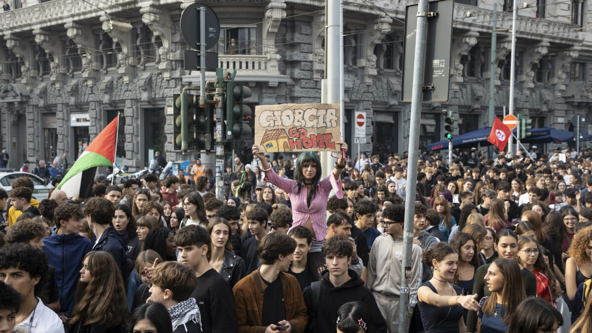 la bolla di rabbia 232 esplosa e il popolo sta capendo saranno tempi di rivolta milano collettivi studenteschi in assemblea stasera presidio a san vittore da Ilfattoquotidiano.it la bolla di rabbia 232 esplosa e il popolo sta capendo saranno tempi di rivolta milano collettivi studenteschi in assemblea stasera presidio a san vittore