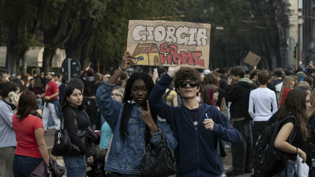giovani in piazza i penalisti il governo alza il livello della risposta repressiva non 232 la strada giusta rischio di strumentalizzazioni da Ilfattoquotidiano.it giovani in piazza i penalisti il governo alza il livello della risposta repressiva non 232 la strada giusta rischio di strumentalizzazioni