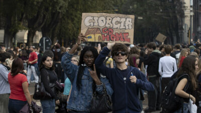 Copertina di Giovani in piazza, i penalisti: “Il governo alza il livello della risposta repressiva, non è la strada giusta. Rischio di strumentalizzazioni”