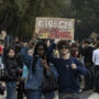 Copertina di Giovani in piazza, i penalisti: “Il governo alza il livello della risposta repressiva, non è la strada giusta. Rischio di strumentalizzazioni”