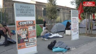 Copertina di Diritto all’abitare, le tende arrivano alla stazione Termini di Roma. Il Movimento: “Contro sfratti e Piano Casa del governo”