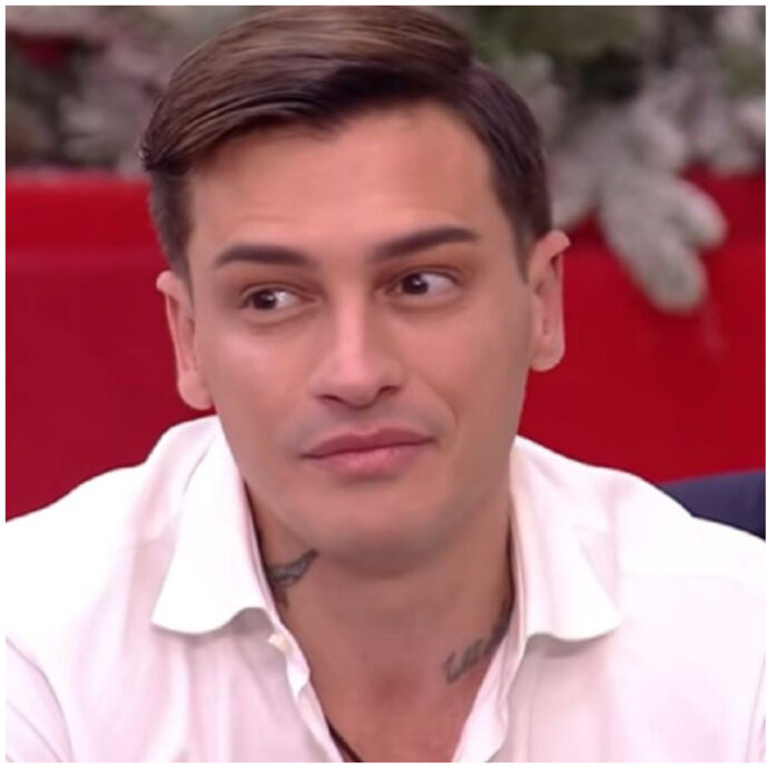 Alessandro Basciano va a processo, è accusato di stalking ai danni dell’ex compagna Sophie Codegoni. La Procura: “Atteggiamenti di prevaricazione e aggressività verbale”