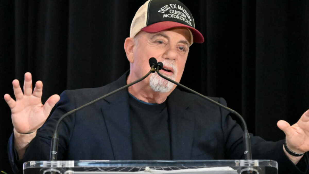 “La mia patologia, l’idrocefalo normoteso, influisce sull’equilibrio, sulla memoria, sulla vista e sull’udito. Non è così grave ma ora non posso esibirimi”: le parole di Billy Joel
