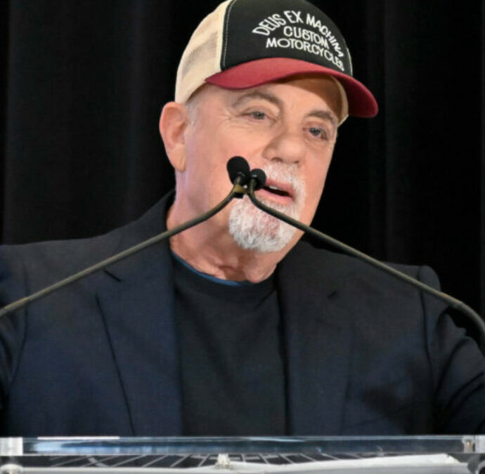 “La mia patologia, l’idrocefalo normoteso, influisce sull’equilibrio, sulla memoria, sulla vista e sull’udito. Non è così grave ma ora non posso esibirimi”: le parole di Billy Joel