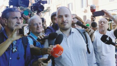 Copertina di “Impronte, scarpe e Dna: ecco perché Sempio non c’entra”. Garlasco, depositate le consulenze della difesa dell’indagato