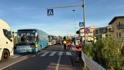 Copertina di Sciopero tir, Sud bloccato: senza diesel e scaffali vuoti