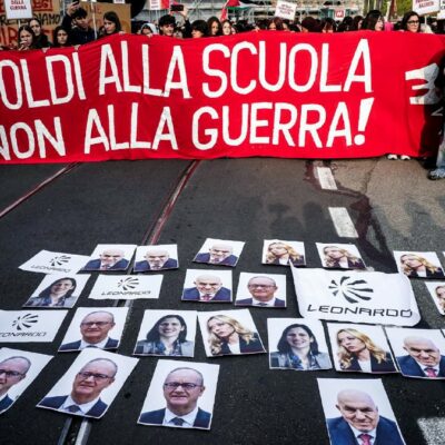 Copertina di I ragazzi rianimano le piazze: “Vogliamo  futuro, non bombe”