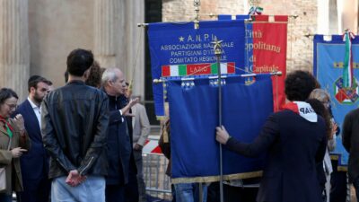 Copertina di La comunità romana caccia l’Anpi dal Ghetto
