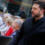 Copertina di Kiev batte cassa all’Europa e minaccia: “Venti milioni di ucraini pronti alla fuga”