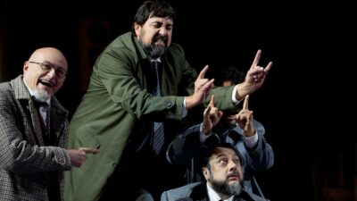 Copertina di “Famolo turistico” questo “Falstaff”: l’Opera di Roma sembra la Pro loco