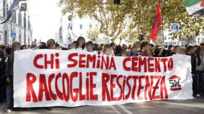 Copertina di La battaglia per gli Orti urbani di Livorno, il costruttore tira dritto: salda il prezzo ed evoca lo sgombero. Gli attivisti: “Porteremo la protesta in Regione”