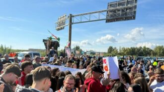 Il caro gasolio ferma i camion, il pane sta finendo e il contadino foggiano torna all’asino: la protesta bussa a Roma