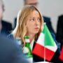 Copertina di Scontri a Milano, Meloni si rivolge alle opposizioni “Ogni reticenza diventa giustificazione”. Sala: “Ragioni comprensibili, violenze ingiustificabili”