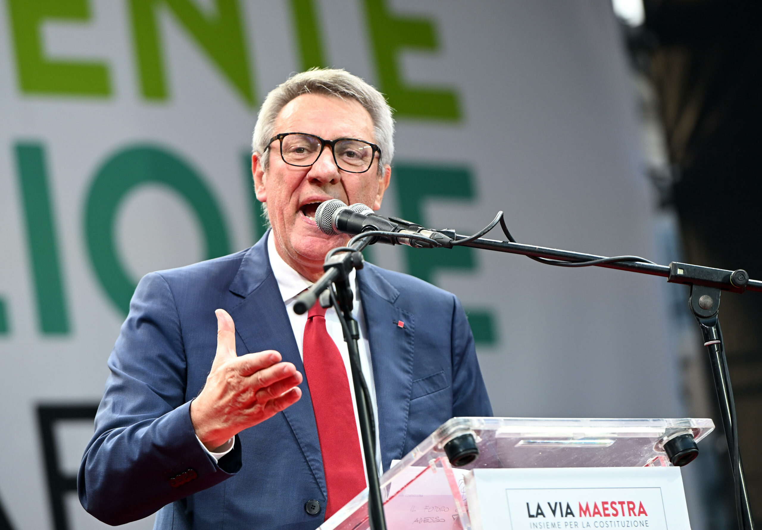 cgil landini dal palco di roma siamo pi249 di 100mila 232 ora di riprenderci la parola e annuncia lo sciopero generale da Ilfattoquotidiano.it cgil landini dal palco di roma siamo pi249 di 100mila 232 ora di riprenderci la parola e annuncia lo sciopero generale