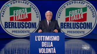 Crozza-Tajani e la paura nera per le primarie: "Ho straparlato, mi dissocio da quello che ho detto"
