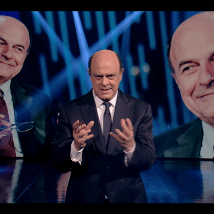 Crozza-Bersani vuole il centrosinistra unito: “Perché la finocchiona non la fai mica col maiale omosessuale”
