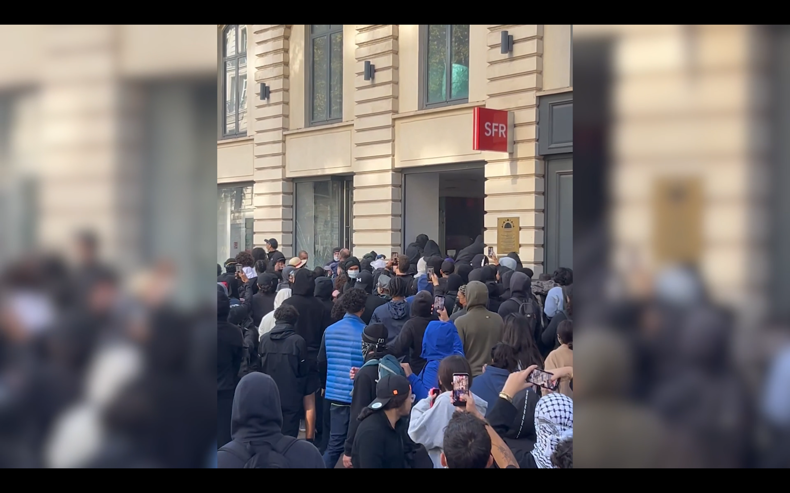 proteste in francia l8217assalto a un negozio di telefonia a marsiglia i manifestanti esultano 8211 video da Ilfattoquotidiano.it proteste in francia l8217assalto a un negozio di telefonia a marsiglia i manifestanti esultano 8211 video