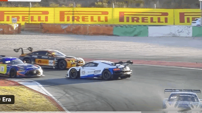 “Siamo qui per vincere”: Verstappen contro Valentino Rossi, debutto movimentato in GT3. Max provoca un incidente dopo tre minuti, il Dottore perde tutti i tempi in qualifica e finisce ultimo