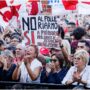 Copertina di Corteo Cgil a Roma, Landini: “Il 20 novembre sciopero generale, no all’aumento delle spese militari”. In piazza anche Conte e Schlein: “Costruiamo insieme l’alternativa a Meloni”