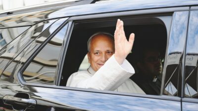 Copertina di Il Papa è stato dimesso,   è rientrato in Vaticano
