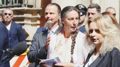 Copertina di Famiglia bosco,  i  bimbi tornano nel casolare