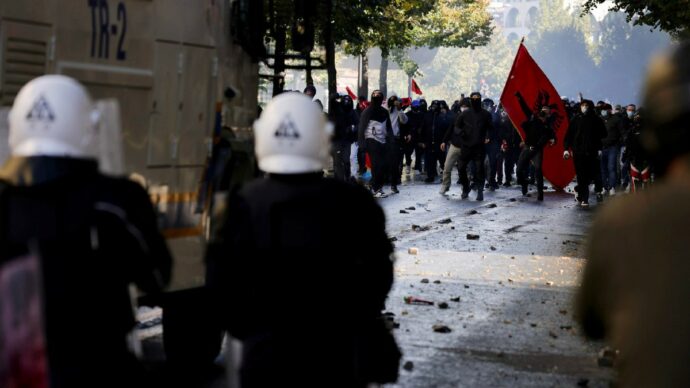 Albania, i giovani gridano: “Per voi  è arrivata la fine”