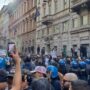 Copertina di Manifestazioni in tutta Italia contro il carovita – A Milano lancio di pietre contro la polizia, a Torino parapiglia tra i manifestanti, vandalismi a Bergamo