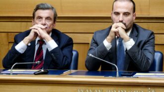 Copertina di Marattin si offre al centrodestra: “Se son rose fioriranno”. Calenda lo attacca: “Va a fare il cespuglio con Salvini”