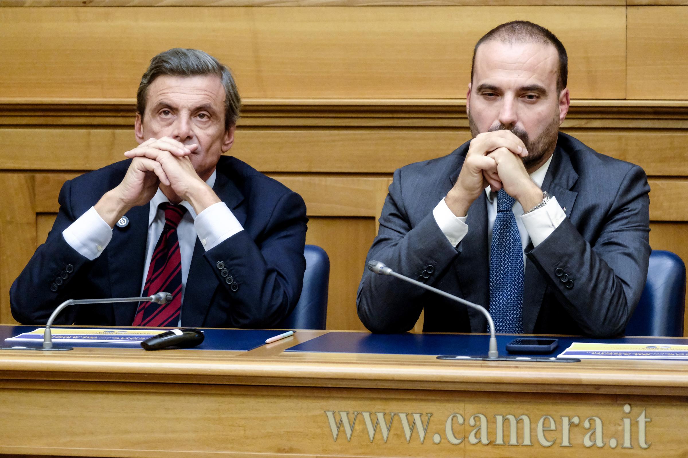 Marattin si offre al centrodestra: “Se son rose fioriranno”. Calenda lo attacca: “Va a fare il cespuglio con Salvini”