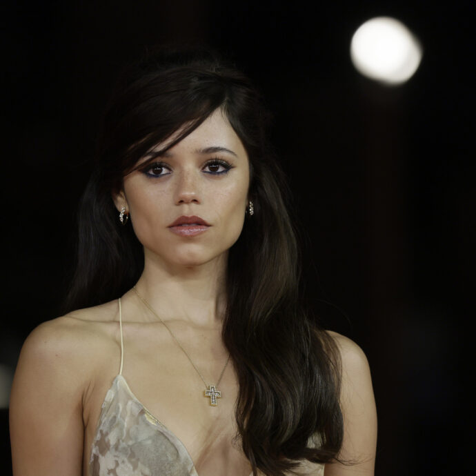 “È stato travolgente e terrificante, non posso portare il peso del mondo sulle mie spalle. Klara? Mercoledì si sbarazzerebbe di lei facendola saltare in aria”: Jenna Ortega presenta il nuovo film alla Festa di Roma