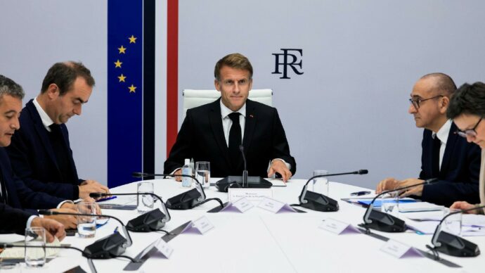 Macron: “Nulla giustifica il caos”. Nessuna misura contro caro-vita