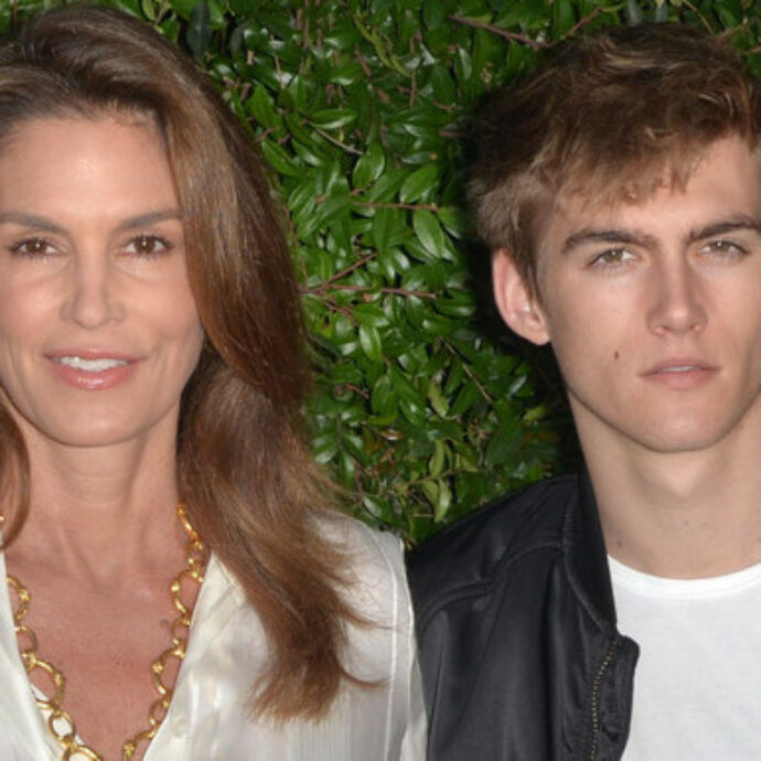 “Abbiamo il cuore a pezzi per aver perso il nostro amato figlio. Siamo orgogliosi della sua gentilezza e vulnerabilità”: il toccante messaggio di Cindy Crawford