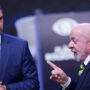 Copertina di Elezioni Brasile, scontro totale in tv tra Lula e Bolsonaro Jr. “Stammi lontano, potresti derubarmi”. “Voglio il voto di tutti, anche di quel galeotto di tuo padre”