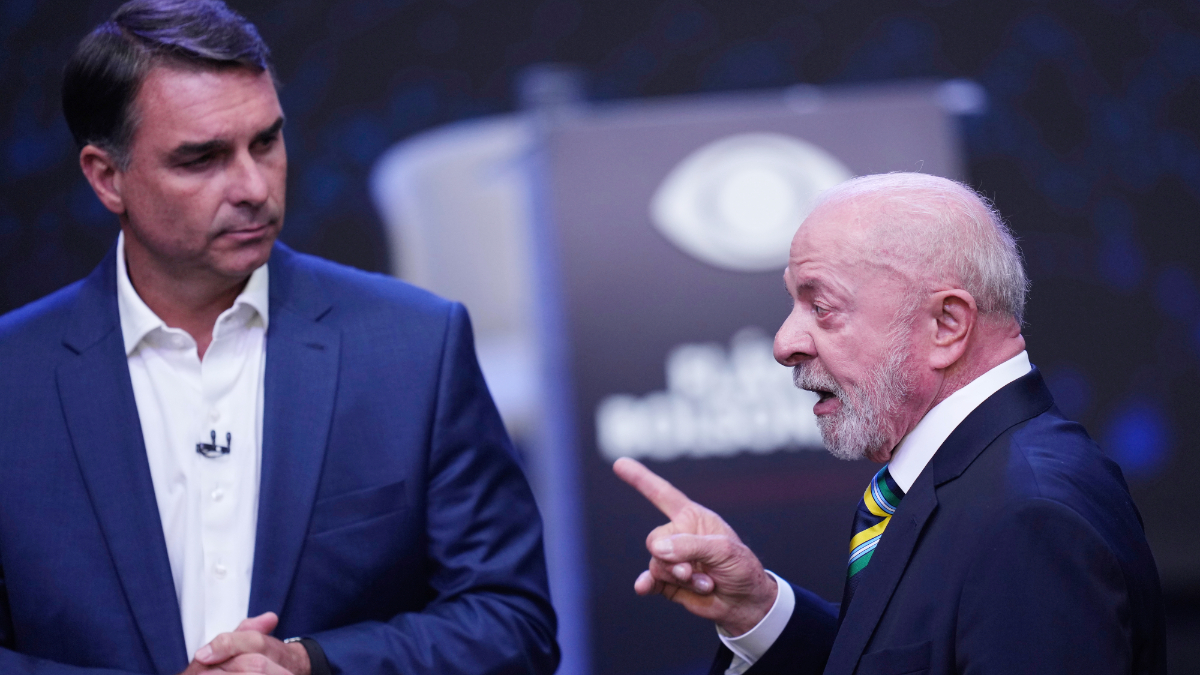 elezioni brasile scontro totale in tv tra lula e bolsonaro jr stammi lontano potresti derubarmi voglio il voto di tutti anche di quel galeotto di tuo padre da Ilfattoquotidiano.it elezioni brasile scontro totale in tv tra lula e bolsonaro jr stammi lontano potresti derubarmi voglio il voto di tutti anche di quel galeotto di tuo padre