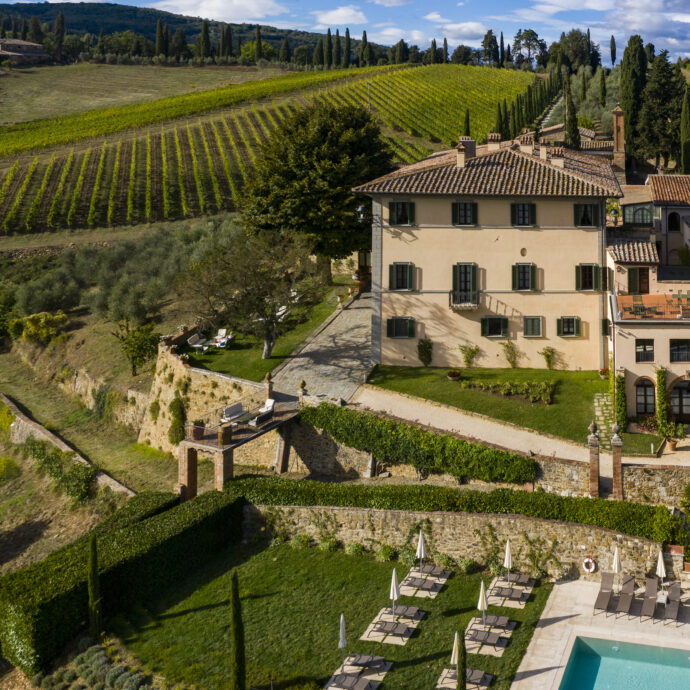 Weekend nel Chianti Classico: dormire tra i vigneti, pedalare sulle strade bianche dell’Eroica e visitare i borghi più belli della Toscana. Alla scoperta di Dievole e della sua storia millenaria