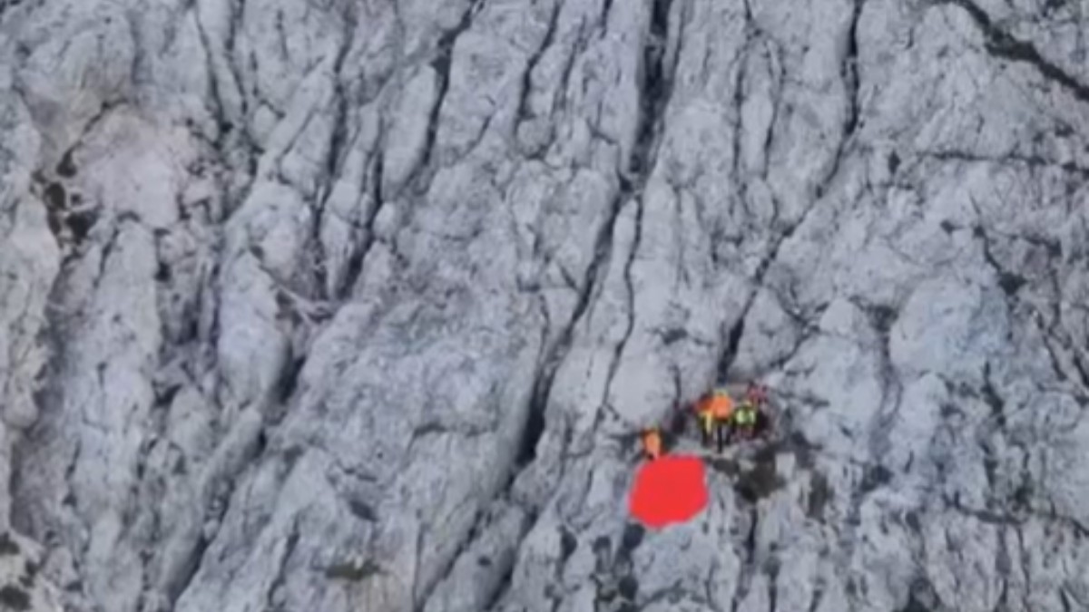 cede un appiglio durante la scalata alpinista precipita per oltre 50 metri e muore davanti al compagno sulle alpi giulie da Ilfattoquotidiano.it cede un appiglio durante la scalata alpinista precipita per oltre 50 metri e muore davanti al compagno sulle alpi giulie