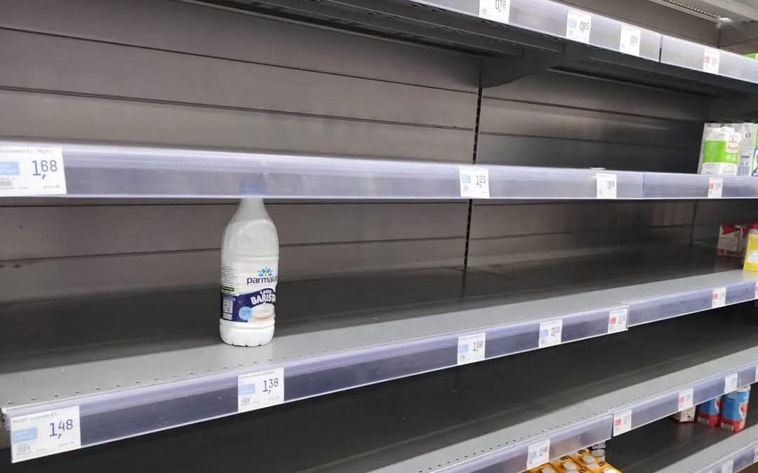 scaffali sguarniti e corsa all8217acquisto nei supermercati 232 l8217effetto della protesta degli autotrasportatori e degli agricoltori nel sud situazione insostenibile da Ilfattoquotidiano.it scaffali sguarniti e corsa all8217acquisto nei supermercati 232 l8217effetto della protesta degli autotrasportatori e degli agricoltori nel sud situazione insostenibile