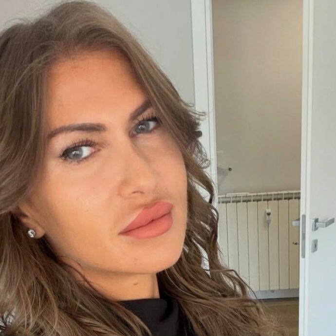 “Mi sono commossa al matrimonio di Ida Di Filippo, mi tremavano le mani. La mia infanzia? Ero l’unica con la sola mamma in famiglia, mio padre è morto di ‘mal di cuore’ prima della mia nascita”: così Mariana D’Amico