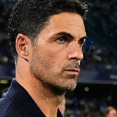 Copertina di L’Arsenal vuole licenziare 60 dipendenti e rinnova Arteta per 25 milioni all’anno. Il tecnico: “Bisogna prendere decisioni per raggiungere il successo”