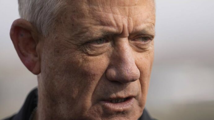 Israele, Benny Gantz si ritira a otto giorni dal voto. Sondaggi: testa a testa tra Netanyahu e l’ex capo delle Idf Eisenkot