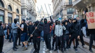 Protestare è un diritto, devastare è inaccettabile. Ma non c’entra solo l’ordine pubblico