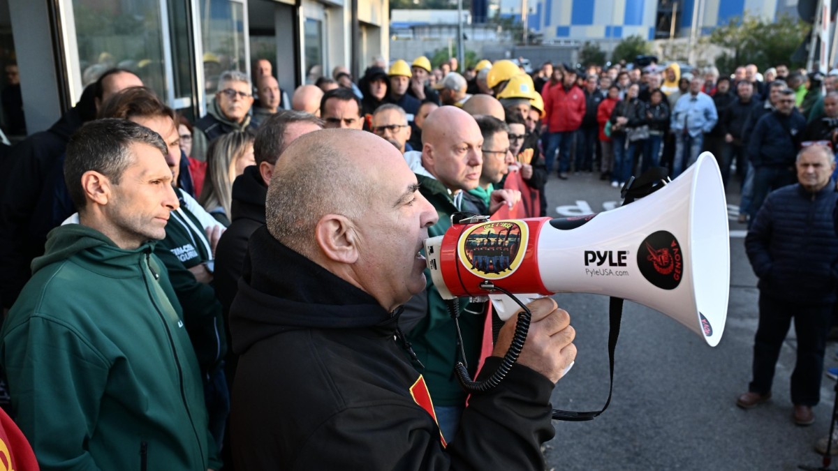 i lavoratori dell8217ex ilva di cornigliano occupano l8217aeroporto colombo di genova i passeggeri possono imbarcarsi da Ilfattoquotidiano.it i lavoratori dell8217ex ilva di cornigliano occupano l8217aeroporto colombo di genova i passeggeri possono imbarcarsi