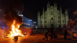 Giovani in rivolta: è solo l’inizio. Ad essere vittima di un sistema feroce è un’intera generazione