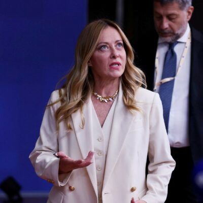 Copertina di Meloni bluffa sui salari dei magistrati (ma dimentica i maxi-aumenti a Chigi)