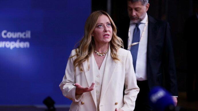 Meloni bluffa sui salari dei magistrati (ma dimentica i maxi-aumenti a Chigi)