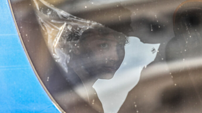Motovedetta della polizia portuale greca urta e affonda un barcone di migranti, poi un secondo naufragio nell’Egeo: 12 morti tra cui un neonato