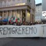 Copertina di Il presidio del centrodestra finisce a schiaffi. Uno dei partecipanti colpisce un contestatore: “Torna nel deserto”