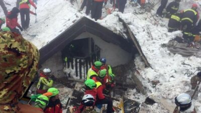 Copertina di Rigopiano, ricorso in Cassazione della procura generale di Perugia. L’avvocato di parte civile: “Impedire che cali il sipario sulle responsabilità”