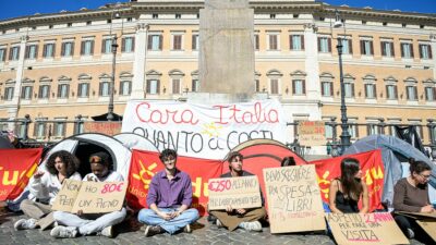 Copertina di “Devo scegliere se pagare l’affitto o lo psichiatra. Mi hanno chiesto anche 700 euro per una stanza”